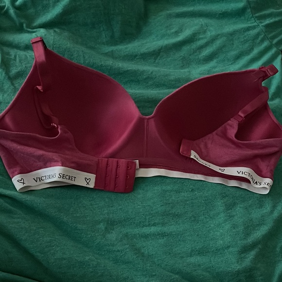 New Victoria’s Secret bra size 36DD. Only tried on. Comfortable, no underwire. - Picture 2 of 5